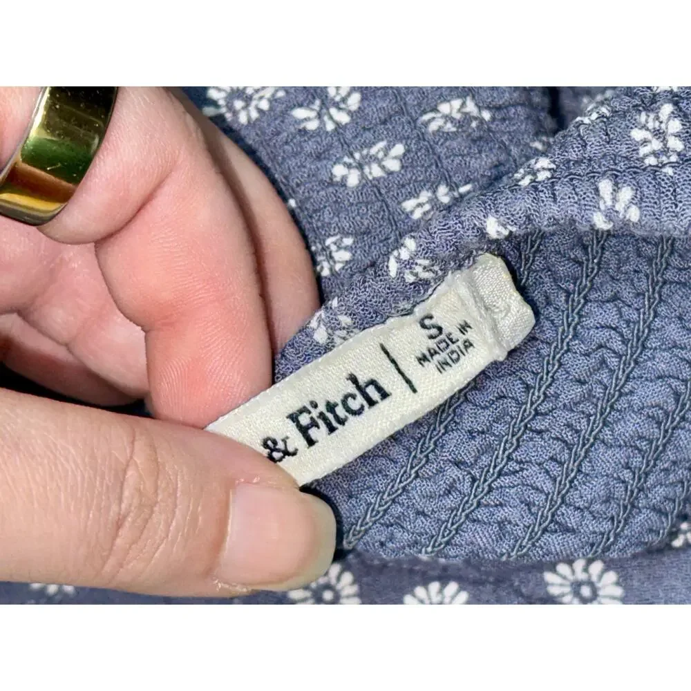 Abercrombie & Fitch Blue White Floral Smocked Puff Sleeve Blouse Top Size Small